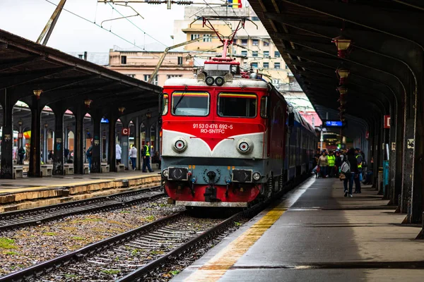 Detailní pohled na vlak. Vlak na nástupišti Bukurešti Severní železnice — Stock fotografie