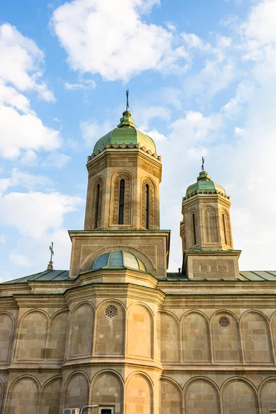 Close up of orthodox church with old architecture on beautiful s — Stock Fotó