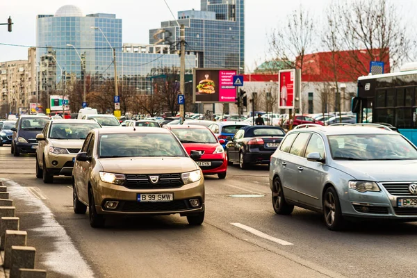 Car traffic at rush hour in downtown area of the city. Car pollu — Stock Photo, Image