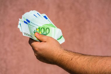 El ele tutuşup para göstermek ya da para vermek. Dünya parası