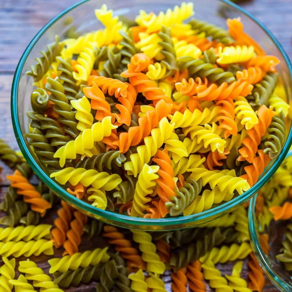 Composition Des Pâtes Crues Tricolore Fusilli Non Cuites Forme Torsion — Photo