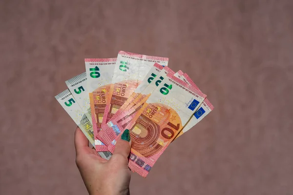 Hand Hand Zeigt Euro Geld Und Geben Oder Empfangen Von Stockfoto