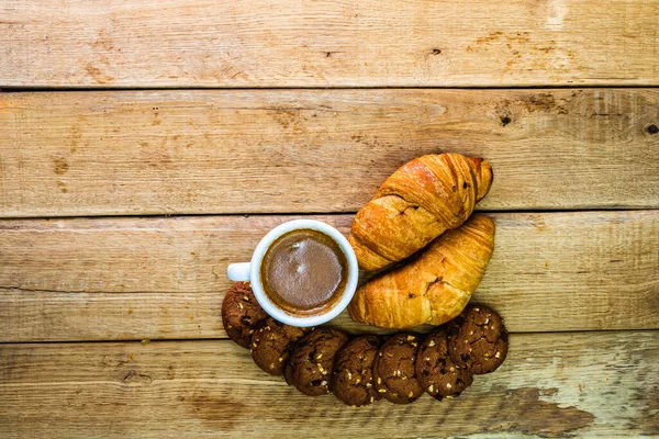 Croissant Frais Pâte Feuilletée Biscuits Sur Table Bois Café Nourriture — Photo