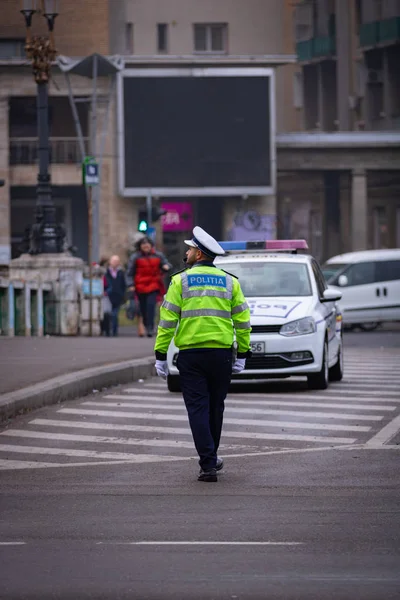 Romanya Nın Bükreş Kentinde Sabah Trafiğini Polis Memuru Romanya Trafik — Stok fotoğraf