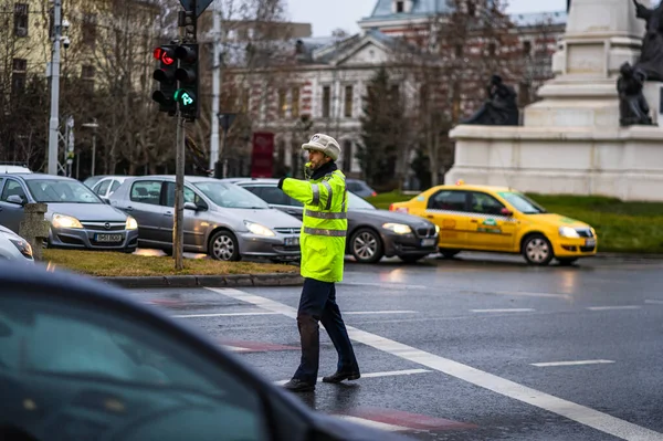 Agent Policji Rumuńska Policja Ruchu Drogowego Politia Rutiera Kierujący Ruchem — Zdjęcie stockowe