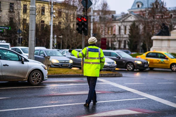 Agent Policji Rumuńska Policja Ruchu Drogowego Politia Rutiera Kierujący Ruchem — Zdjęcie stockowe