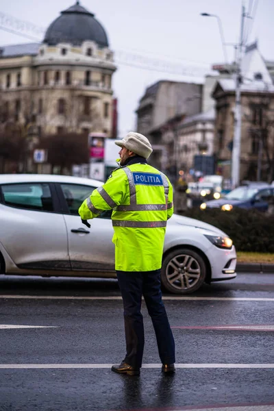 Agente Policía Policía Tráfico Rumana Politia Rutiera Dirigiendo Tráfico Durante — Foto de Stock