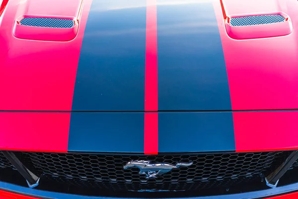 現代車フォードマスタングGtの詳細 車の近代的な高級技術と自動車の詳細のロゴ ブカレスト ルーマニア 2020年 — ストック写真