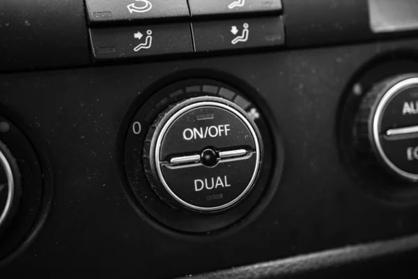 Zamykanie Zdjęć Wewnątrz Samochodu Włączanie Wyłączanie Przycisków Klimatyzacji — Zdjęcie stockowe