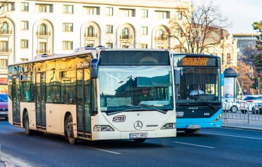 Bükreş toplu taşımacılık STB otobüsü Bükreş, Romanya, 2020.