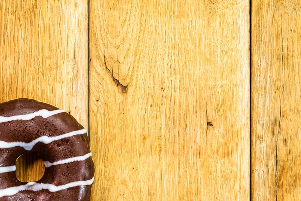 Красочные Пончики Деревянном Столе Сладкая Глазурь Сахарная Пища Глазурованной Крошкой — стоковое фото