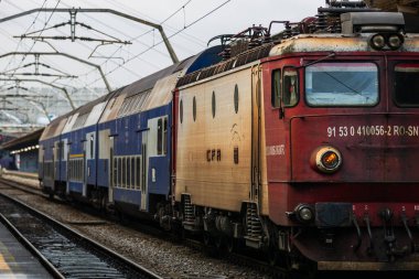 Tren Bükreş, Romanya 'daki Bükreş (Gara de Nord Bükreş) tren istasyonunda 2020' de durdu.