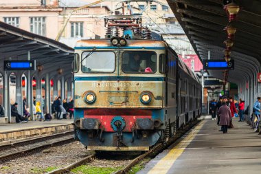 Tren Bükreş, Romanya 'daki Bükreş (Gara de Nord Bükreş) tren istasyonunda 2020' de durdu.