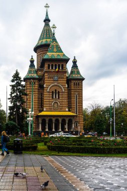 Timisoara, Romanya şehir merkezindeki Ortodoks metropol katedralinin mimarisi, 2020.