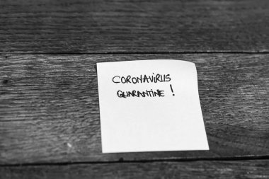 Coronavirus Karantinası 'nı not alıcısına yazıyorum. Avrupa 'da yayılan Covid-19 grip virüsü.