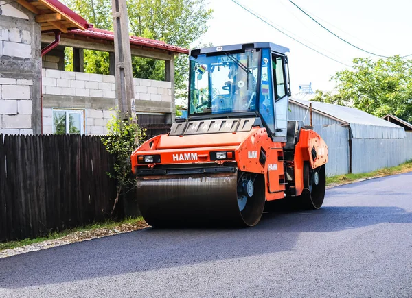 Werknemers Asfalteermachines Zware Roadroller Beweging Rijbaan Bouw Van Een Nieuwe — Stockfoto