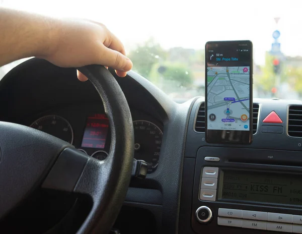 Car Dashboard View Smartphone Showing Waze Maps Show Way Thru — Stock Photo, Image