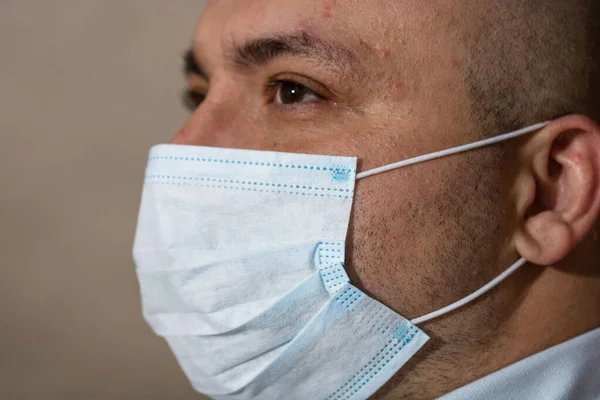 Jeune Homme Malade Avec Masque Protecteur Médical Illustre Maladie Coronavirus — Photo