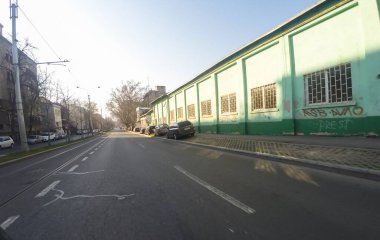 Coronavirüs salgınının yol açtığı değişimler ve komplikasyonlar kalabalığın olmadığı bir dünya, virüs sokakları boşaltıyor. Bükreş, Romanya, 2020 'de trafik sıkışıklığı, kirlilik yok, sokaklar bomboş.