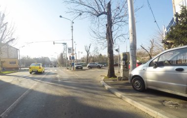 Coronavirüs salgınının yol açtığı değişimler ve komplikasyonlar kalabalığın olmadığı bir dünya, virüs sokakları boşaltıyor. Bükreş, Romanya, 2020 'de trafik sıkışıklığı, kirlilik yok, sokaklar bomboş.