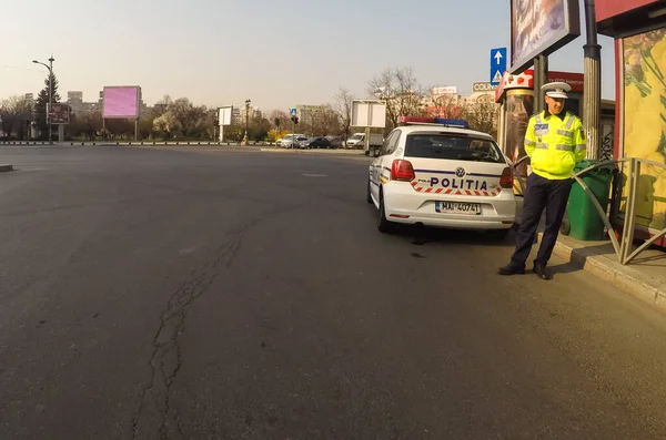 Coronavirüs salgınının yol açtığı değişimler ve komplikasyonlar kalabalığın olmadığı bir dünya, virüs sokakları boşaltıyor. Bükreş, Romanya, 2020 'de trafik sıkışıklığı, kirlilik yok, sokaklar bomboş.