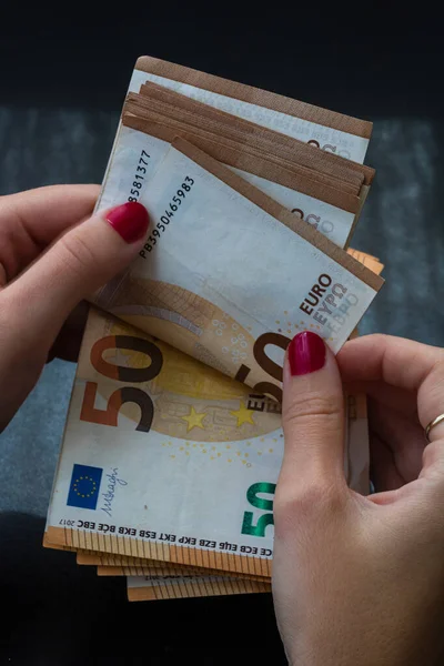 Vrouwen Tellen Geld Tellen Euro Close — Stockfoto