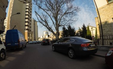 Coronavirüs salgınının yol açtığı değişimler ve komplikasyonlar kalabalığın olmadığı bir dünya, virüs sokakları boşaltıyor. Bükreş, Romanya, 2020 'de trafik sıkışıklığı, kirlilik yok, sokaklar bomboş.