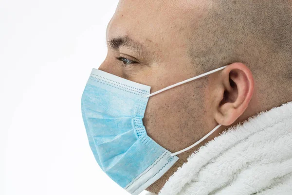 Jeune Homme Caucasien Avec Masque Protecteur Médical Illustre Coronavirus Pandémique — Photo