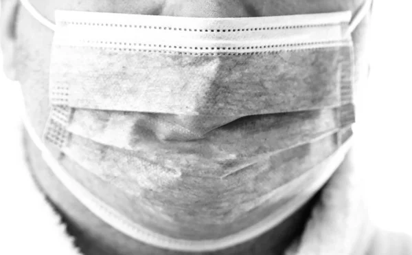 医療保護面を持つ病気の青年の詳細Bwの写真は 白い上に隔離されたCovid 19疾患を示しています Covid 19の流行 インフルエンザの汚染と医療の概念 — ストック写真