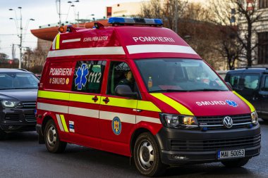 Romanya 'nın SMURD ambulans aracı, 911 veya 112 acil tıbbi servis Romanya' nın Bükreş kentinde, 2020 yılında göreve başladı. Coronavirus dünya çapında salgın krizi. COVID-19 virüsünün yayılması