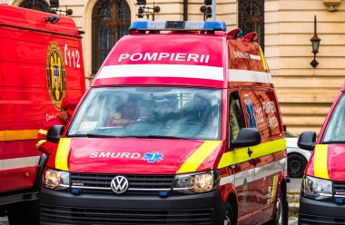Romanya 'nın SMURD ambulans aracı, 911 veya 112 acil tıbbi servis Romanya' nın Bükreş kentinde, 2020 yılında göreve başladı. Coronavirus dünya çapında salgın krizi. COVID-19 virüsünün yayılması
