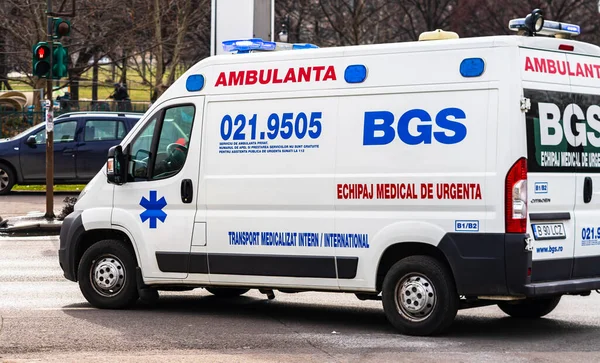 Rumänsk Ambulans Bil 911 Eller 112 Akutsjukvård Uppdrag Centrala Bukarest — Stockfoto