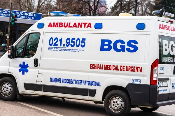 Rumänsk Ambulans Bil 911 Eller 112 Akutsjukvård Uppdrag Centrala Bukarest — Stockfoto