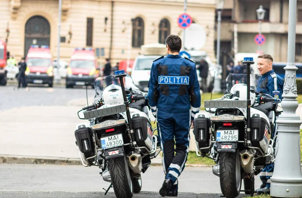 Агент Полиции Мотоцикле Румынская Полиция Politia Rutiera Автомобиль Патрулирования Улиц — стоковое фото