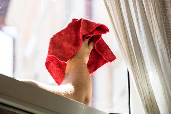 Man Wiping Window Using Red Microfiber Rug Cleaning Services Concept — Stock Photo, Image