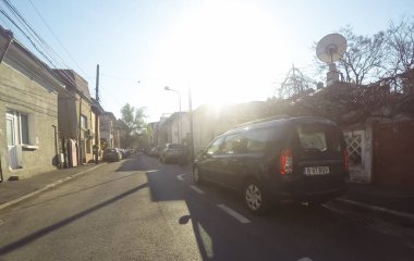 Coronavirüs salgınının yol açtığı değişimler ve komplikasyonlar kalabalığın olmadığı bir dünya, virüs sokakları boşaltıyor. Bükreş, Romanya, 2020 'de trafik sıkışıklığı, kirlilik yok, sokaklar bomboş.