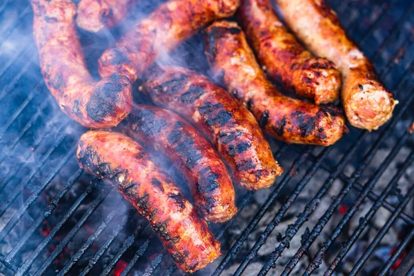 Saucisses Grillées Sur Barbecue Charbon Bois Vue Dessus Barbecue Savoureux — Photo