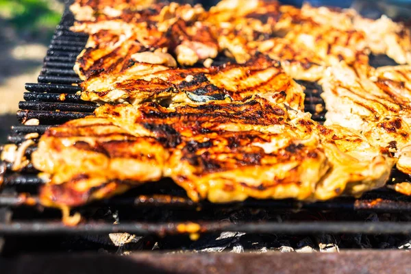 Pollo Carne Cerdo Parrilla Una Barbacoa Carbón Vista Superior Camping —  Fotos de Stock