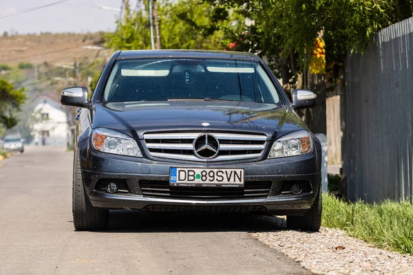 Грязный Автомобиль Mercedes Припаркован Вдоль Улицы Разваде Румыния 2020 — стоковое фото