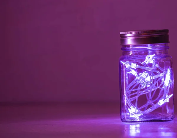 Lichten Glazen Pot Geïsoleerd Kleurrijk Licht Gloeiend Het Donker Pot — Stockfoto