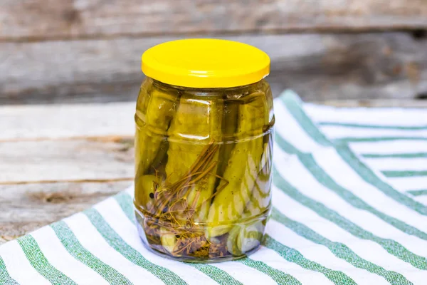 Frasco Vidro Com Picles Isolados Conceito Comida Preservada Vegetais Enlatados — Fotografia de Stock