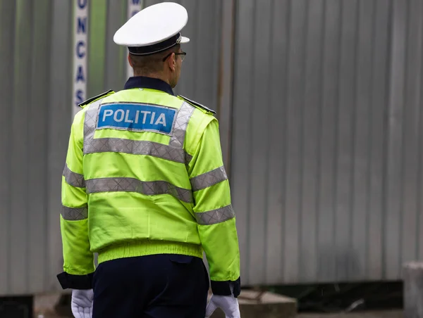 Onherkenbare Lokale Politieagent Roemeense Politieman Verkeersagent Politia Rutiera Leidt Verkeer — Stockfoto