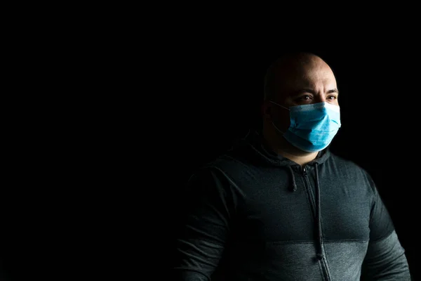 Caucasian Young Man Medical Protective Face Mask Illustrates Pandemic Coronavirus — Stock Photo, Image