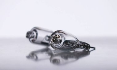 Küçük halojen ampul