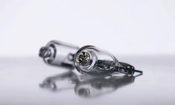 Küçük halojen ampul