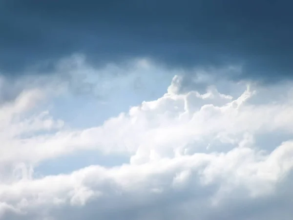 Gökteki fırtınalı bulutlar