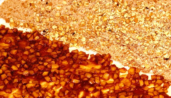 Kızarmış elma ve bun için bir somun dolgular. Lezzetli ve sağlıklı çörek evde hazırlanması.