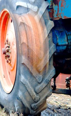 bir traktör tekerlekli bir fotoğraf ile dahili aygıt ve disk ve jant lastik tamir genel bakış