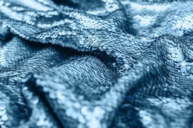 Gökyüzü mavi, pullu parlak kumaş, soyut arkaplan.