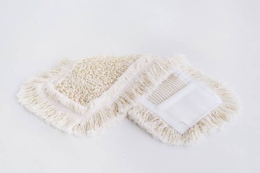 Temizlik için beyaz iplik beyazı arkaplanda izole edildi.